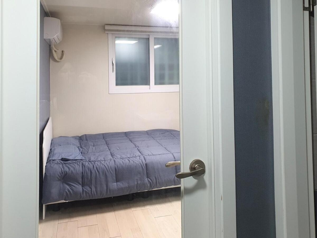 At Soongsil Univ Entrance Station Apartment
