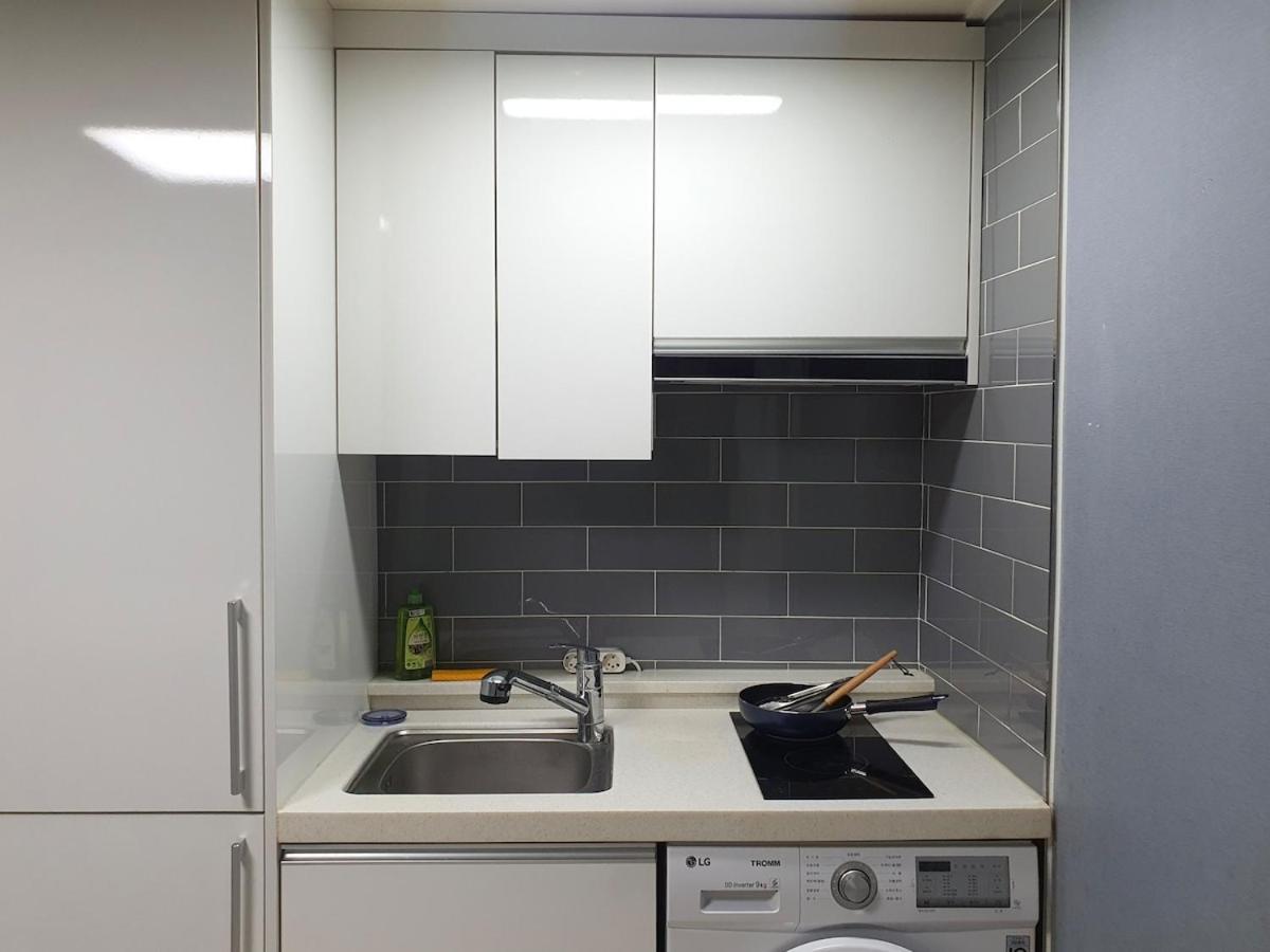 Apartment At Soongsil Univ Entrance Station *