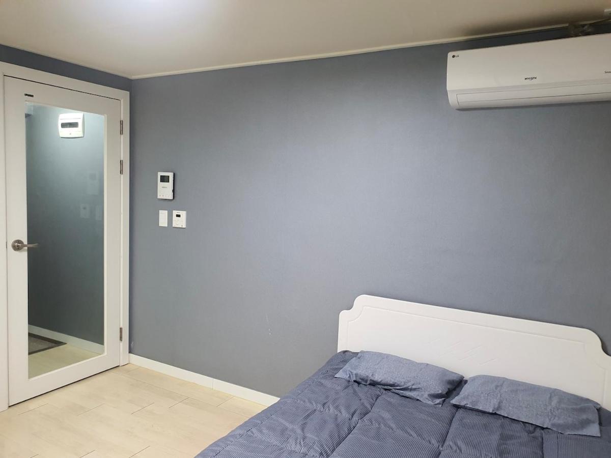 Apartment At Soongsil Univ Entrance Station Seoul