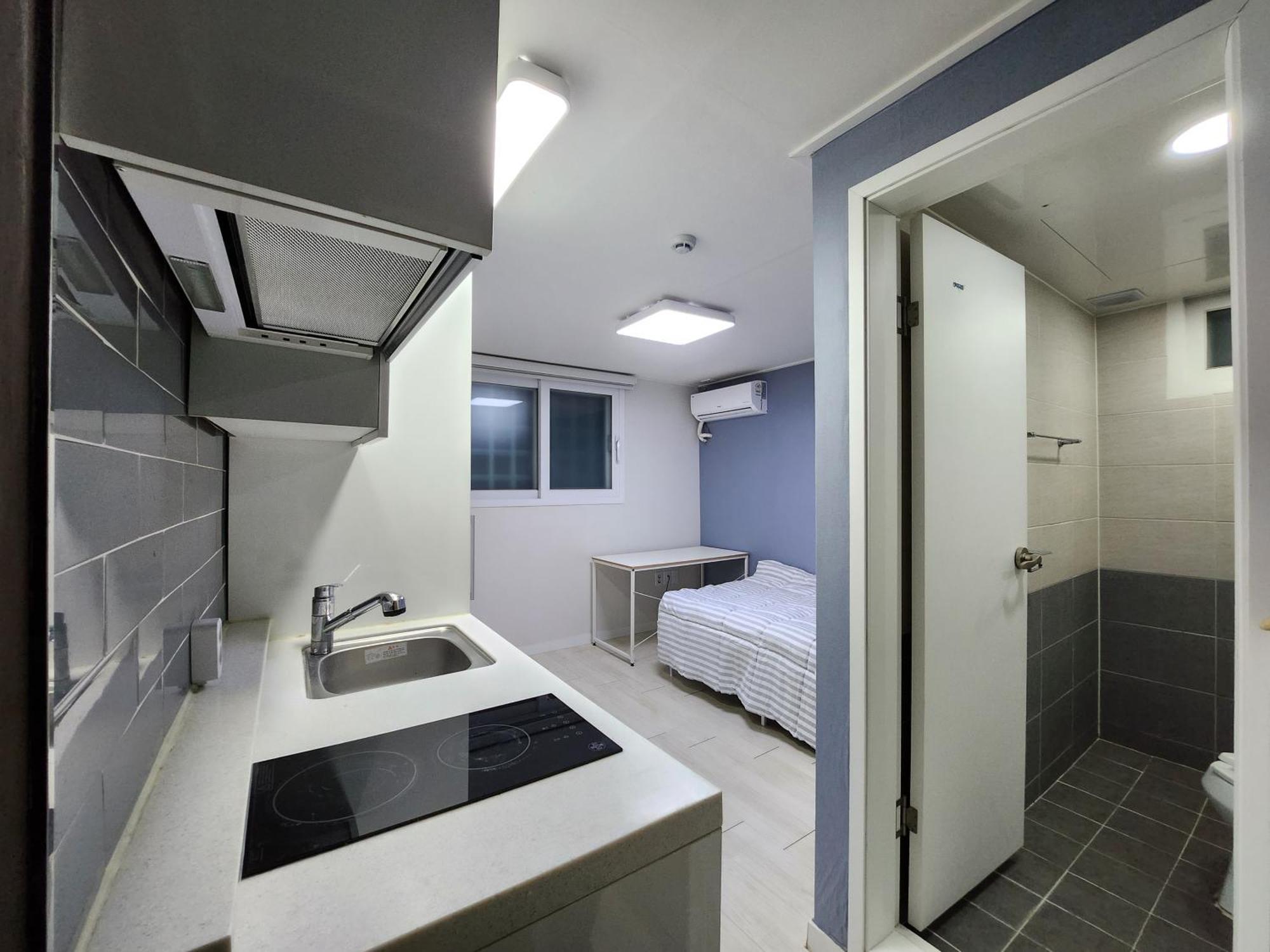 Apartment At Soongsil Univ Entrance Station *